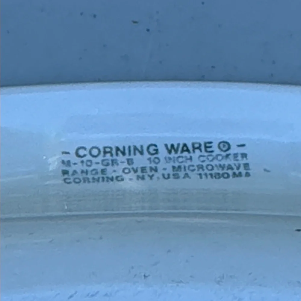 Corning Ware White Ceramic Baking Dish “Cooker” with Clear Pyrex Lid, M-10-GR-B